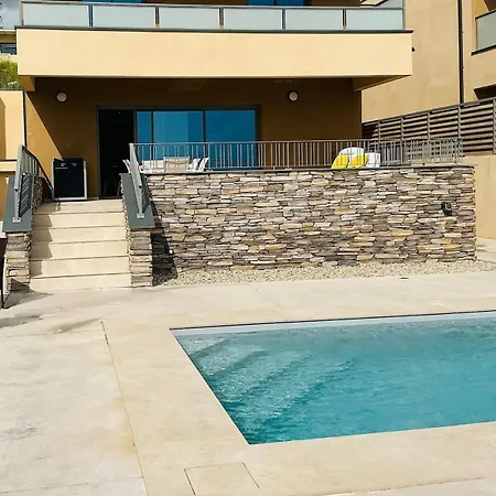 Semesterbostad Superbe Neuve Avec Piscine -vue Mer-furiani Furiani